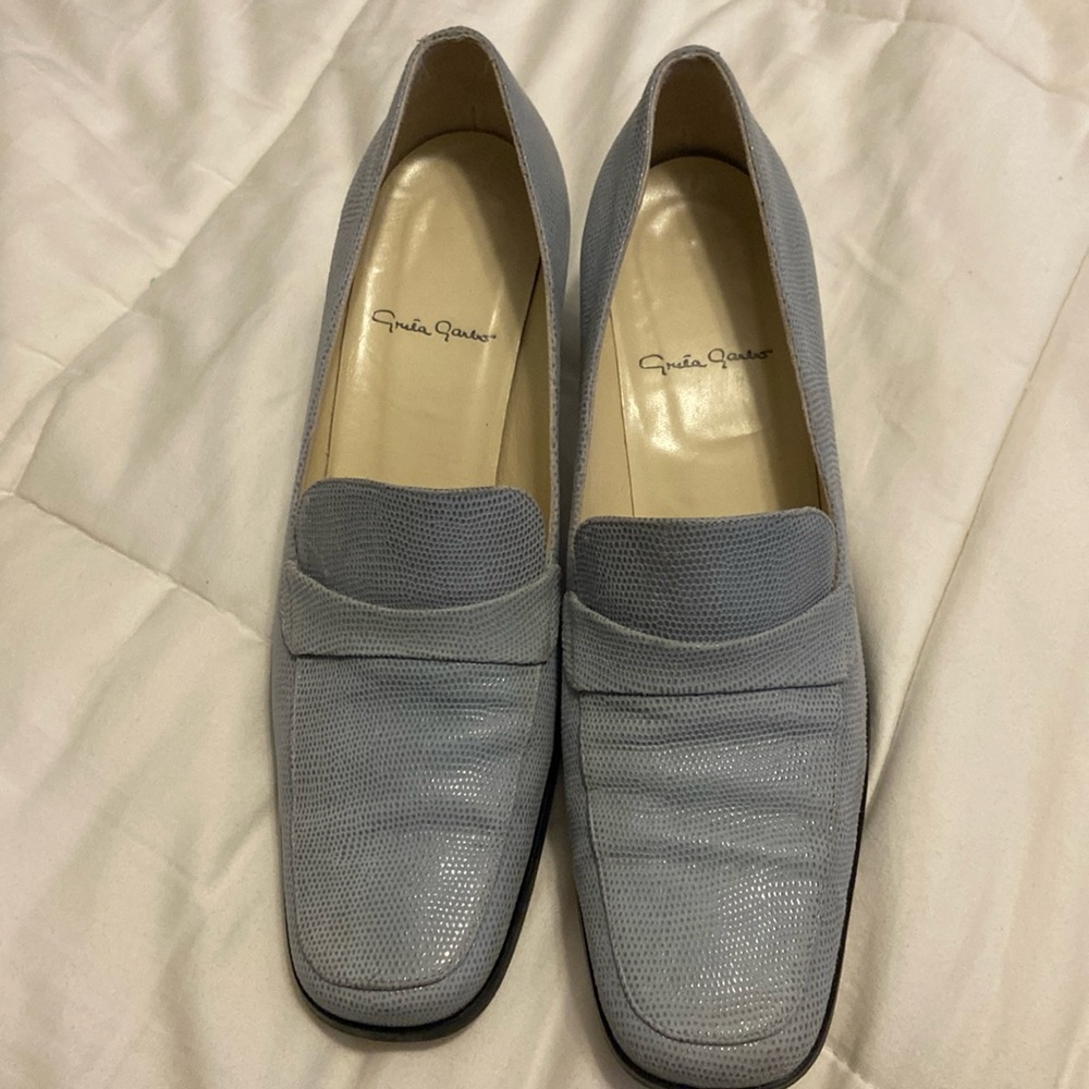 Greta Garbo blue heals